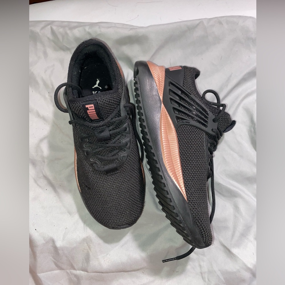 Black puma shhoes